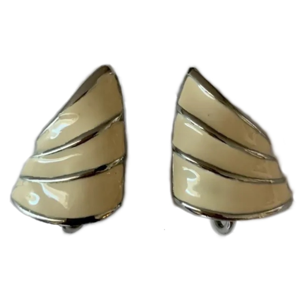 Vintage cream & silver enamel clip-on earrings. 80s geometric style.